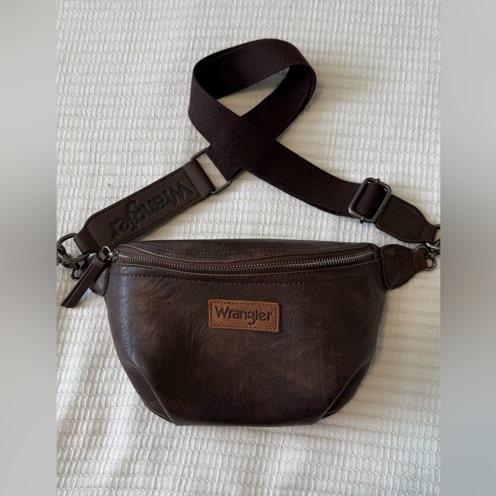 Wrangler Belt Bag in the color Coffee